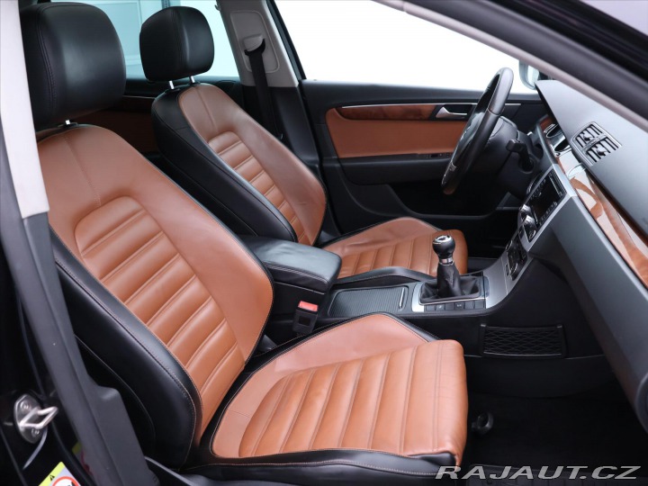 Volkswagen Passat 2,0 TDi 103kW Highline Ků 2011