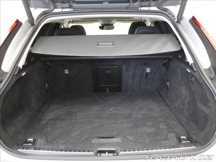 Volvo V90 2,0 B6 Ultimate B&W A 2022