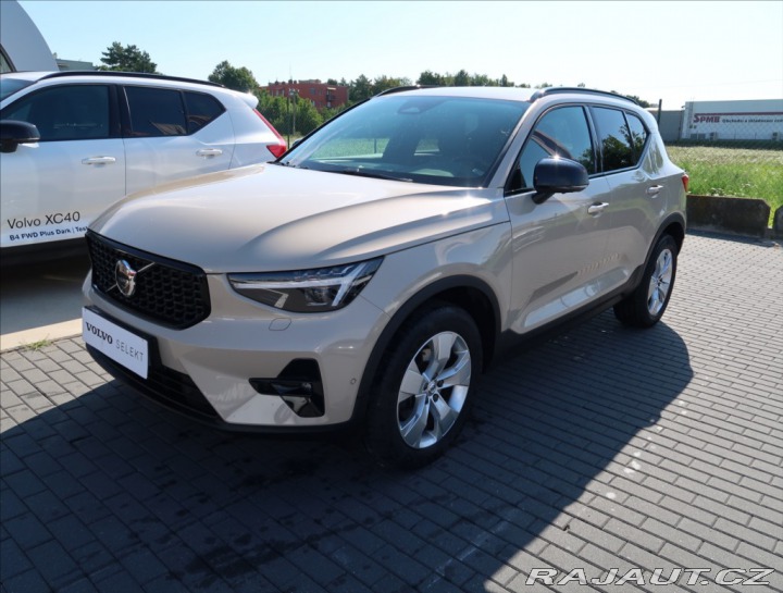 Volvo XC40 2,0 B3 AUT Plus Dark 2024