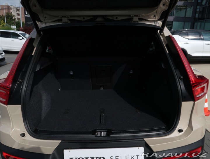 Volvo XC40 2,0 B3 AUT Plus Dark 2024