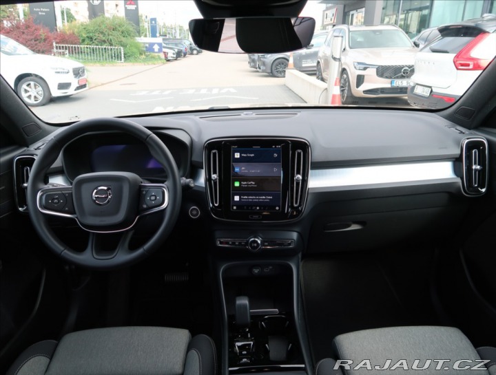 Volvo XC40 2,0 B3 AUT Plus Dark 2024