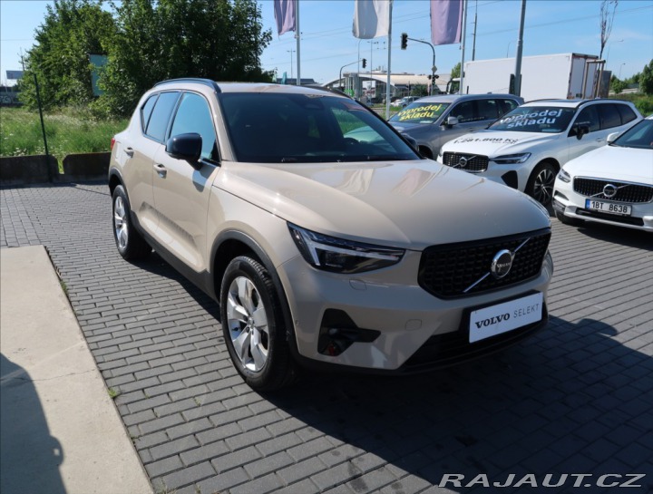 Volvo XC40 2,0 B3 AUT Plus Dark 2024