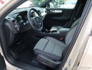 Volvo XC40 2,0 B3 AUT Plus Dark 2024