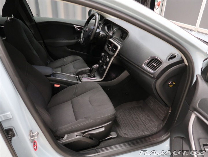 Volvo V40 2,0 D AUT NEZ. TOPENÍ 2017
