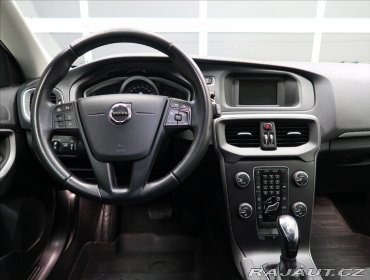 Volvo V40 2,0 D AUT NEZ. TOPENÍ 2017