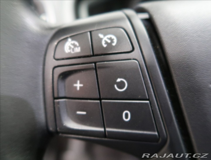 Volvo V40 2,0 D AUT NEZ. TOPENÍ 2017