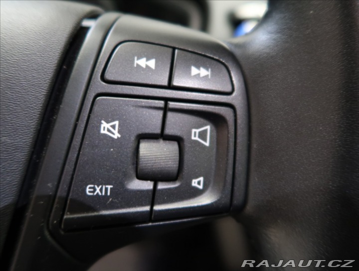 Volvo V40 2,0 D AUT NEZ. TOPENÍ 2017