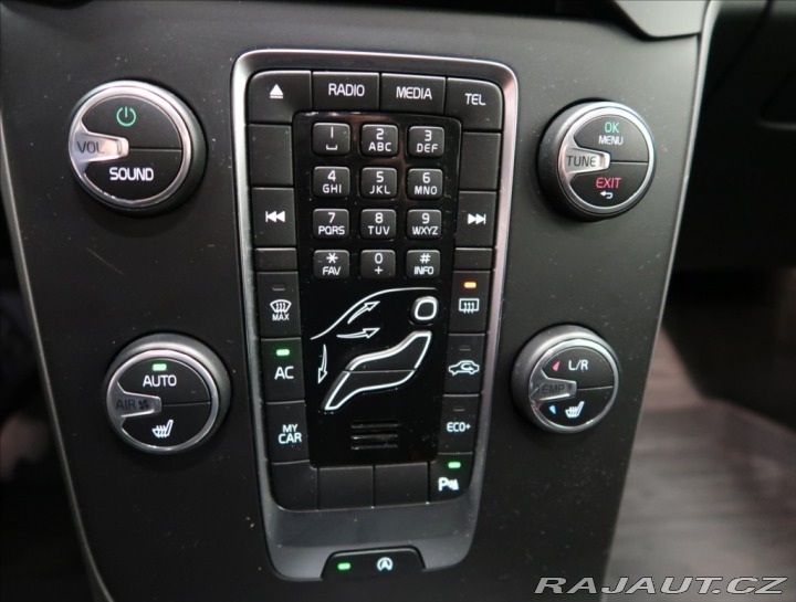 Volvo V40 2,0 D AUT NEZ. TOPENÍ 2017