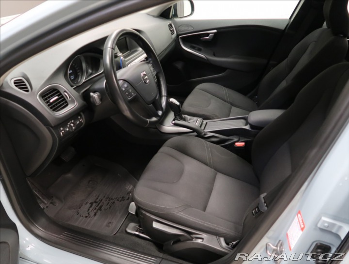Volvo V40 2,0 D AUT NEZ. TOPENÍ 2017