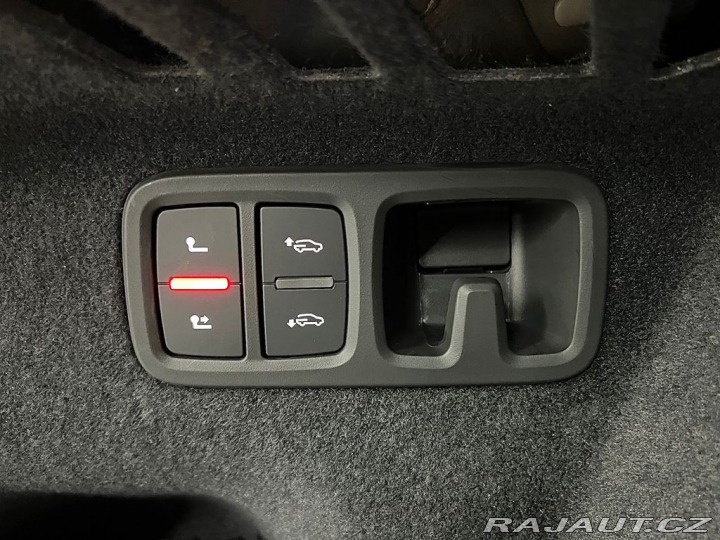 Audi Q8 60TFSI e QUATTRO, MASÁŽE, 2025