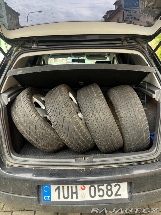 Volkswagen Golf 1,4 5 benzín, 66 kW 2004