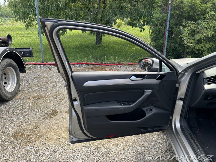 Volkswagen Passat HIGHLINE Serviska 110kw 2016