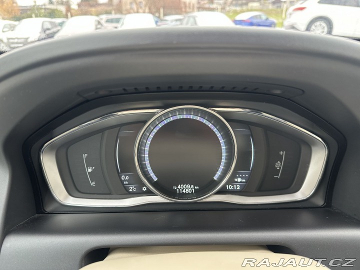 Volvo XC60 2,0D 140kw SUMMUM SERVIKA 2015