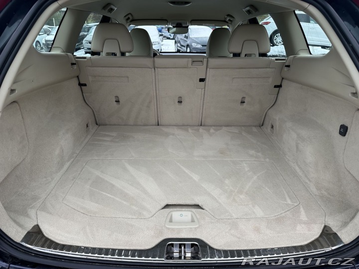 Volvo XC60 2,0D 140kw SUMMUM SERVIKA 2015