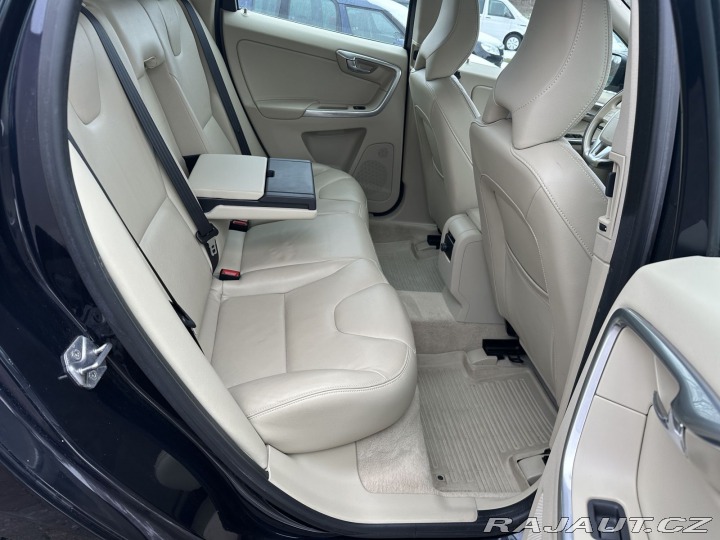 Volvo XC60 2,0D 140kw SUMMUM SERVIKA 2015