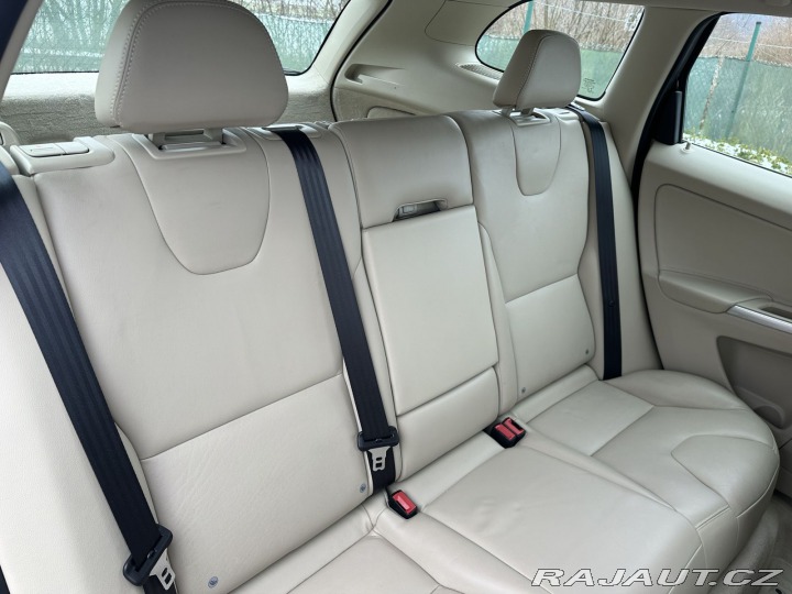 Volvo XC60 2,0D 140kw SUMMUM SERVIKA 2015