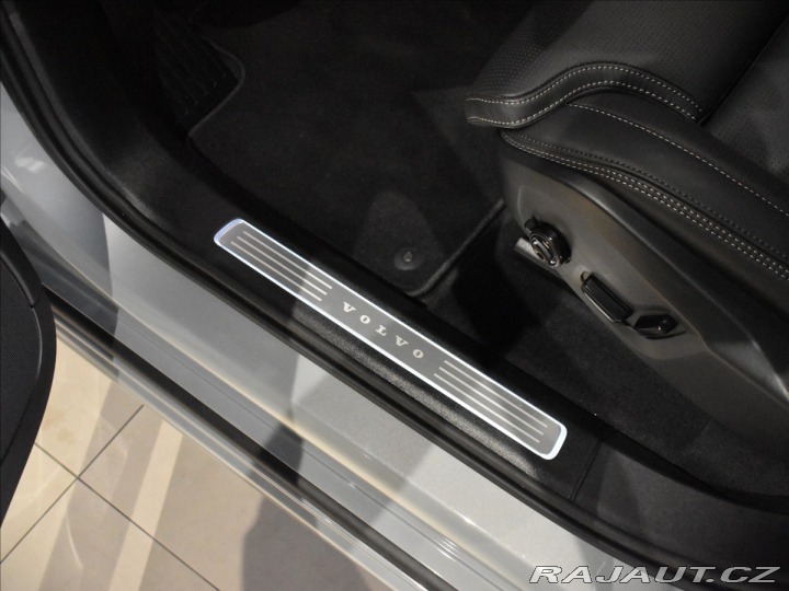 Volvo XC90 2,0 T8  Plus Dark 2025