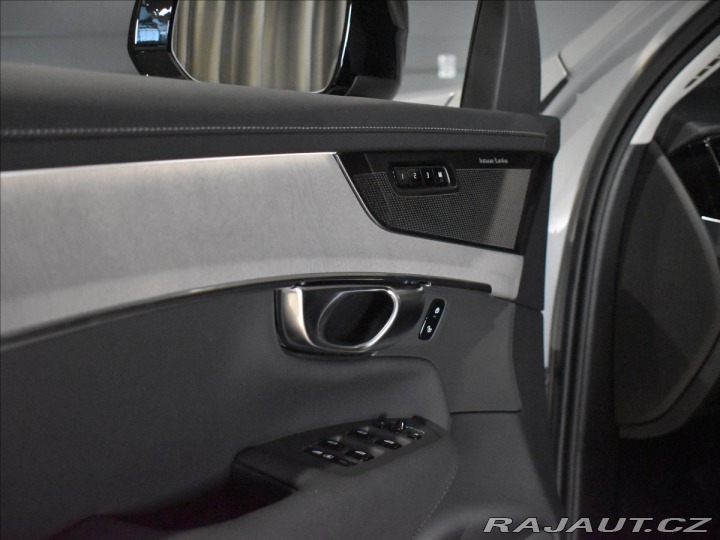 Volvo XC90 2,0 T8  Plus Dark 2025