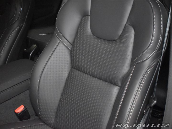 Volvo XC90 2,0 T8  Plus Dark 2025