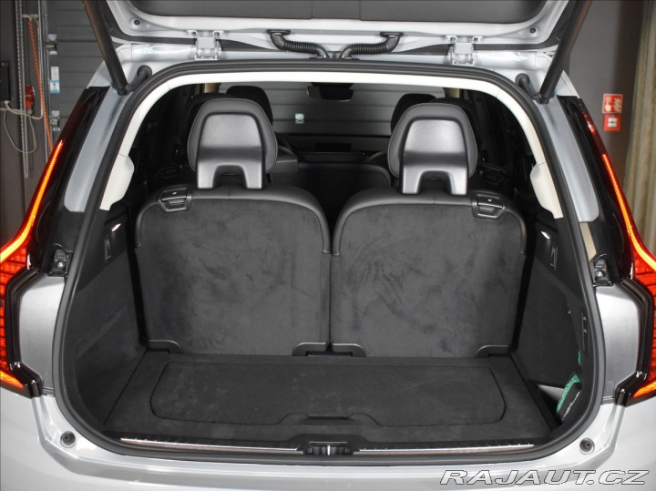 Volvo XC90 2,0 T8  Plus Dark 2025