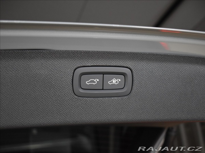 Volvo XC90 2,0 T8  Plus Dark 2025