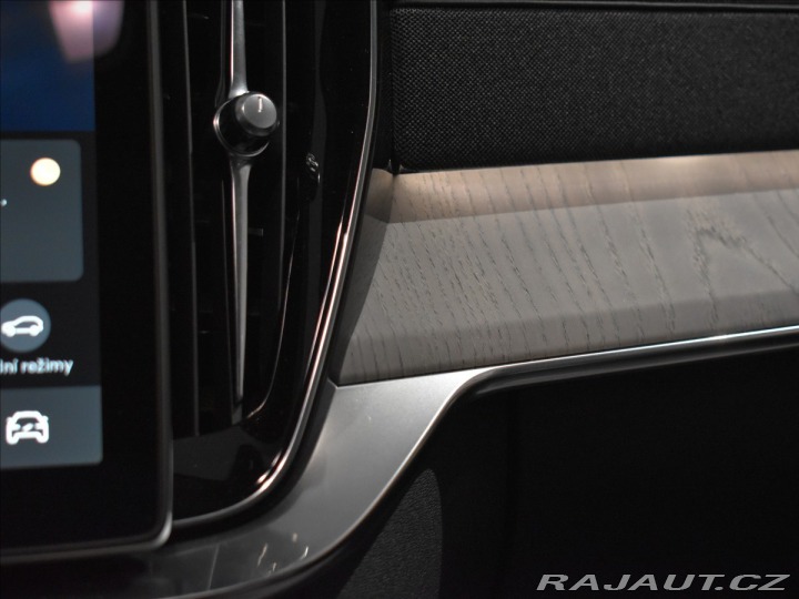 Volvo XC90 2,0 T8  Plus Dark 2025