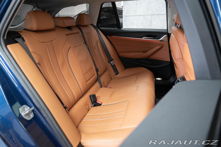 BMW 5 530d xD LASER*TAŽNÉ*ZÁRUK 2023