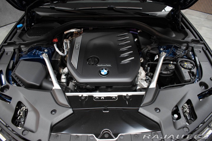 BMW 5 530d xD REZERVACE 2023