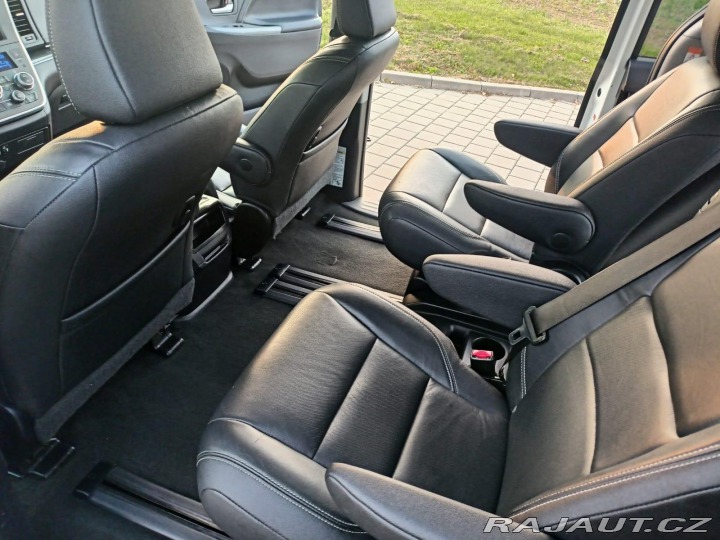 Toyota Ostatní modely Sienna SE SPORT 3.5 V6, 8 MÍST 2015