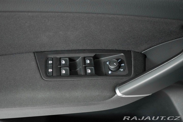 Volkswagen Touran 1.5 TSI DSG*7.MÍST*DPH*ČR 2023