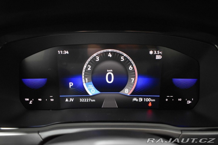 Volkswagen Touran 1.5 TSI DSG*7.MÍST*DPH*ČR 2023