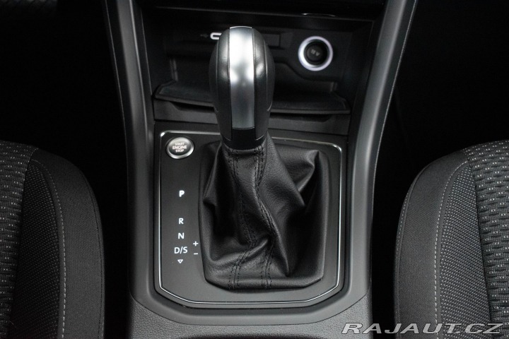 Volkswagen Touran 1.5 TSI DSG*7.MÍST*DPH*ČR 2023