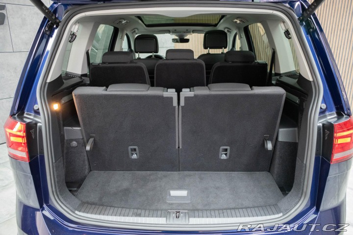 Volkswagen Touran 1.5 TSI DSG*7.MÍST*DPH*ČR 2023