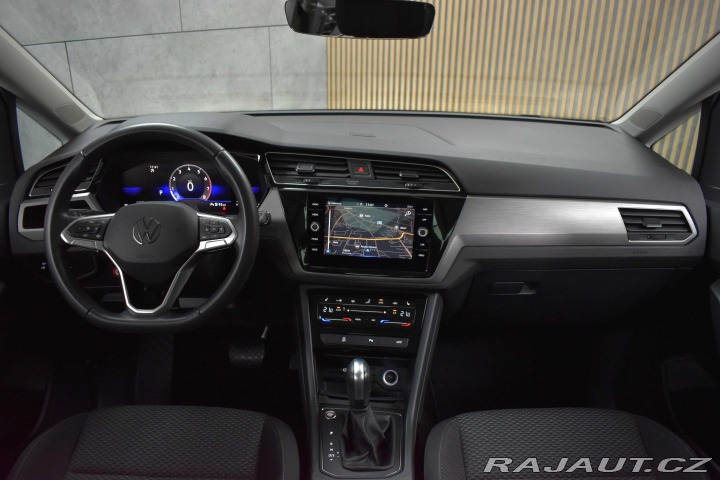 Volkswagen Touran 1.5 TSI DSG*7.MÍST*DPH*ČR 2023