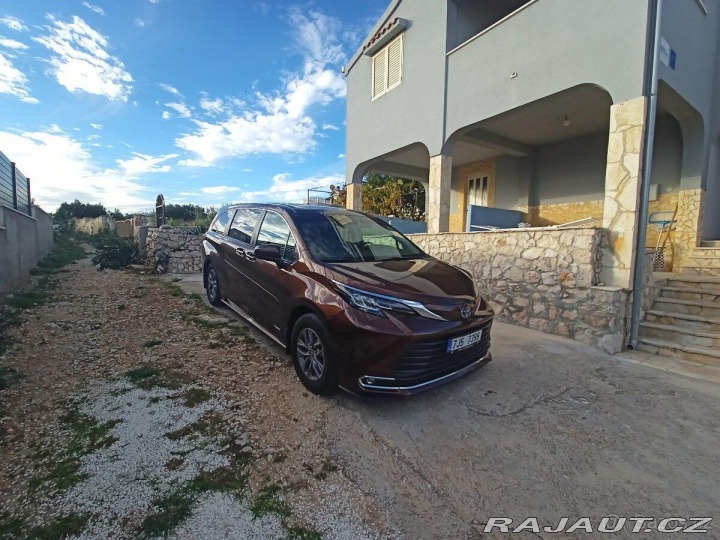 Toyota Ostatní modely Sienna XLE 2.5 HYBRID AWD, 7 MÍS 2021
