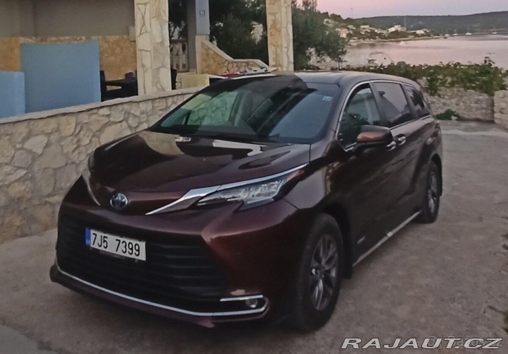 Toyota Ostatní modely Sienna XLE 2.5 HYBRID AWD, 7 MÍS 2021