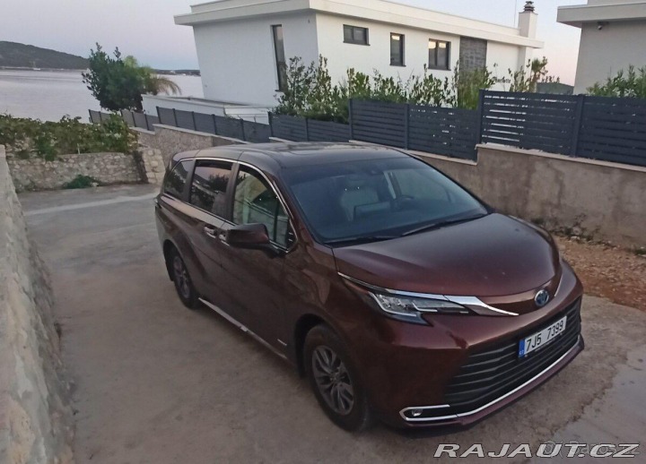 Toyota Ostatní modely Sienna XLE 2.5 HYBRID AWD, 7 MÍS 2021