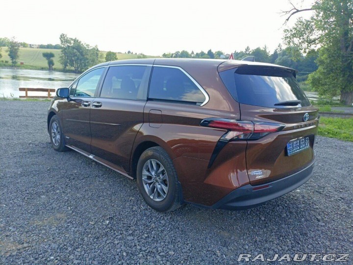 Toyota Ostatní modely Sienna XLE 2.5 HYBRID AWD, 7 MÍS 2021