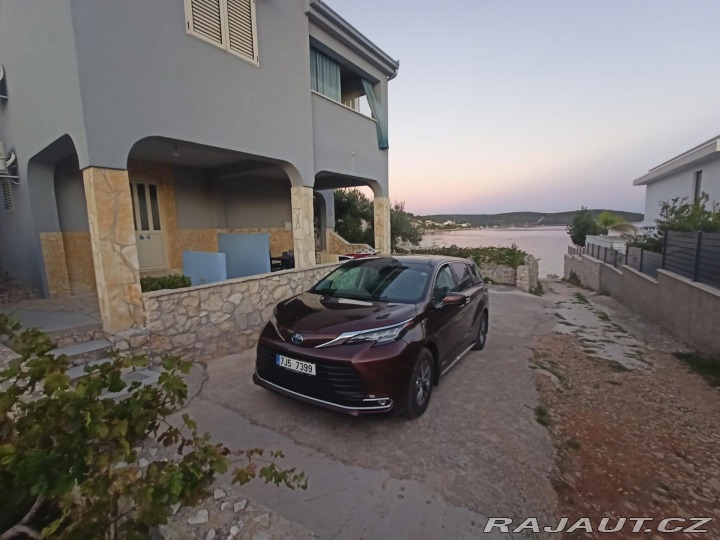 Toyota Ostatní modely Sienna XLE 2.5 HYBRID AWD, 7 MÍS 2021