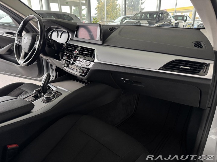 BMW 5 530d xDrive*Navi*PlnýServ 2018