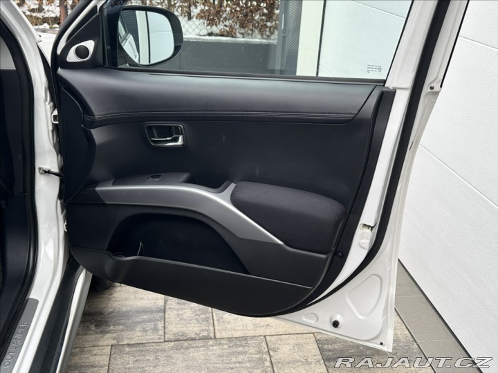 Mitsubishi Outlander 2,2 DI-D 156PS Intense+ 2011