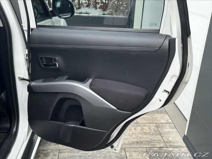 Mitsubishi Outlander 2,2 DI-D 156PS Intense+ 2011