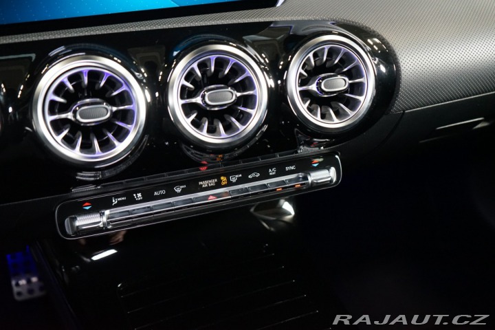 Mercedes-Benz CLA 200d*AMG*LED*CAMERA*CARPL 2022