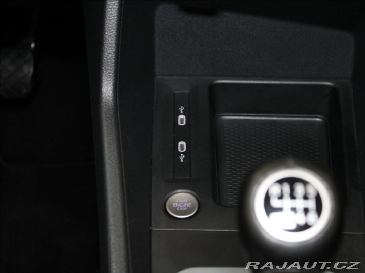 Ford Tourneo Connect 2,0 TDCi Titanium 5L.Záru 2023