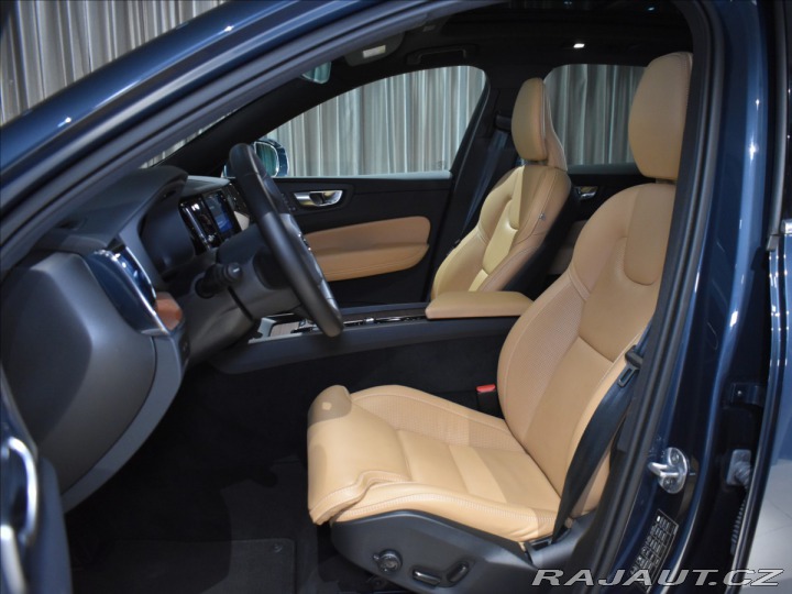 Volvo XC60 2,0 T6 AWD Plus Pano,Vent 2025