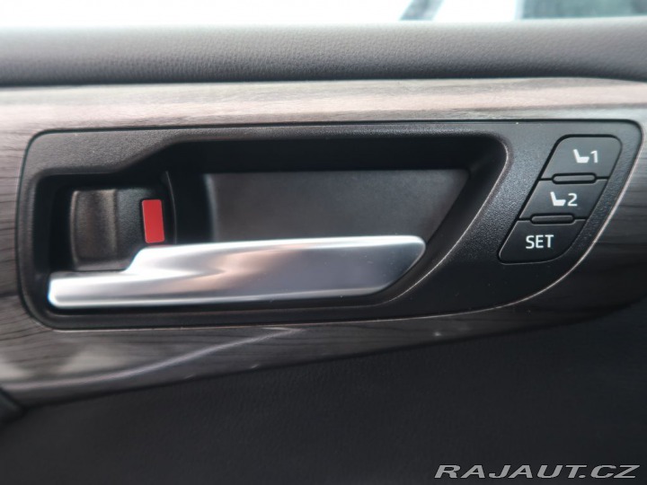 Toyota Highlander 2.5 HEV 4x4, Exekutive sk 2025