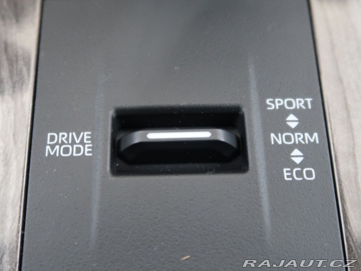 Toyota Highlander 2.5 HEV 4x4, Exekutive sk 2025