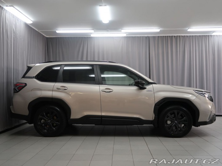 Subaru Forester 4x4 TOURING. Dodání květe 2026