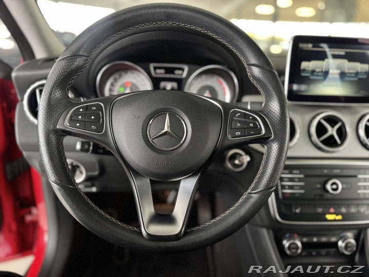 Mercedes-Benz GLA 200 Aut*LED*Comand*Panor* 2016