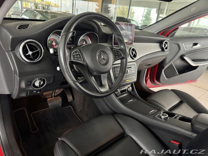 Mercedes-Benz GLA 200 Aut*LED*Comand*Panor* 2016